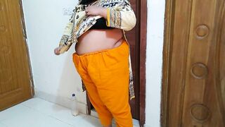 Priya Aunty Ko Jabardast Choda Dea padosi - Indian Desi MILF Aunty Fucked By Her Devar in Alone Room When Swiping House