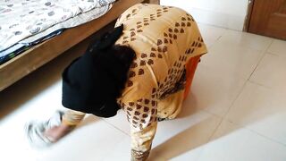 (naukrani ko ghar ki safai karte samay malik jabardasti chudai) Indian Maid Has Hard fuck With Boss - Clear Hindi Audio