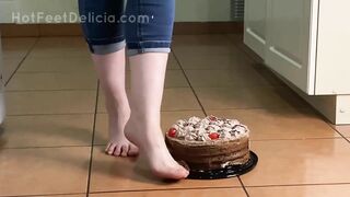 food chocolate cake crushing with feet - foot crushing [ManyVids Preview]