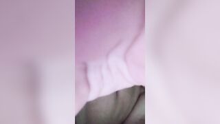 Mujer sexy masturbandose termina en sexo oral
