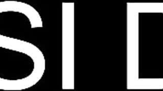 CREAMPIE CUCKOLD - MOGLIE ZOCCOLA RIEMPITA DI SBORRA DAVANTI AL MARITO CORNUTO (AUDIO ITALIANO)