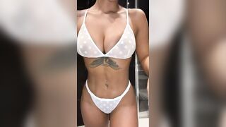 WHITE LINGERIE BOUNCING BOOBS and masturbate with the water jet