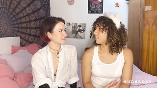 Ersties - Flora fickt ihr BDSM-Kätzchen July mit Strap-on im Doggy Style