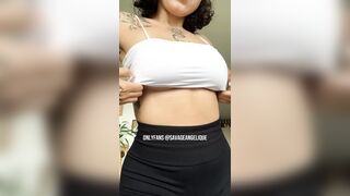 hot colombian girl show off big tits on tiktok.