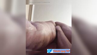 Granny squirts like hell fingering her old pussy !