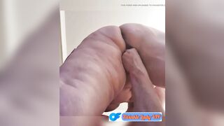 Granny squirts like hell fingering her old pussy !