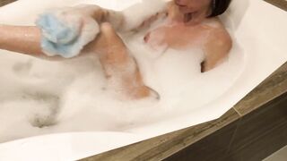 Take a bath with a Goddess Mary!