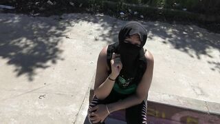fille musulmane algerienne baise dans la rue avec un mec britannique