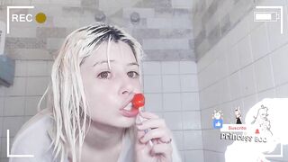 ???????? Wet t-shirt with lollipop in the shower ????????