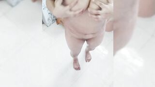 Kolkata's Desi Nude Bhabi Taking Shower