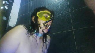 Fetish babe drinking piss and gagging